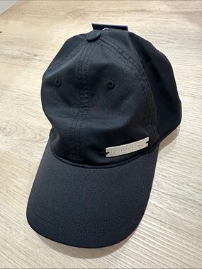 NWT Reebok women’s Black Sports Cap baseball plain solid no graphics W found cap